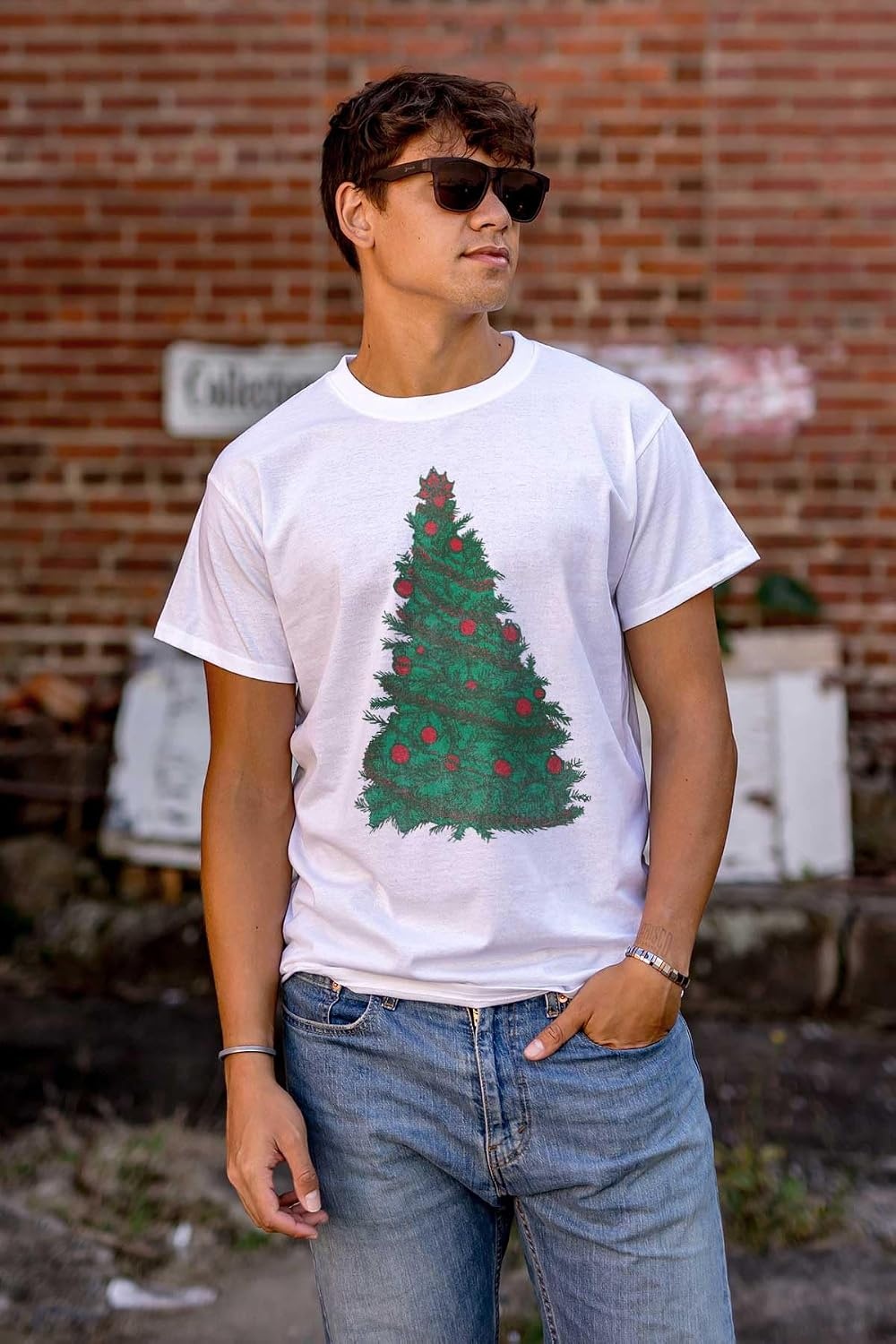 image:imageClassic Vintage Christmas Tree Graphic T Shirt Men or WomenWhite
